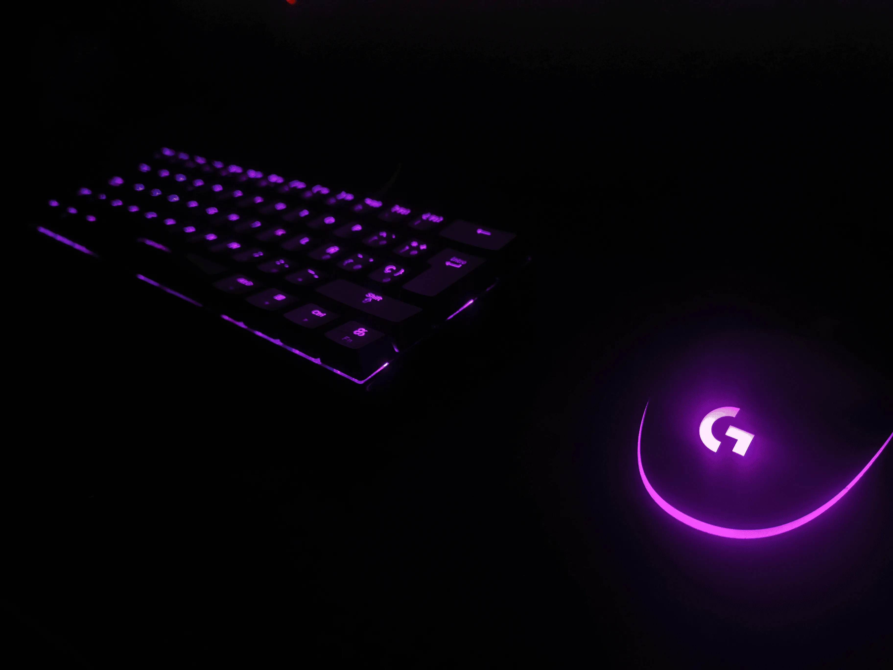 Fondo abstracto con gradientes de color violeta y azul para la cabecera de la web de x0void